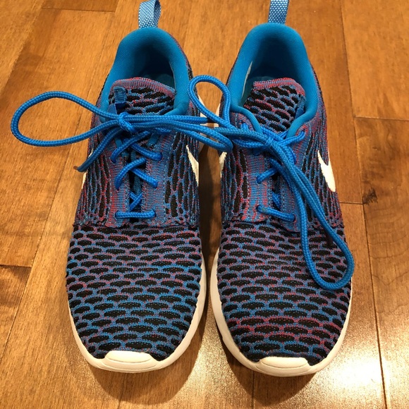 Nike Sneakers - Picture 2 of 4